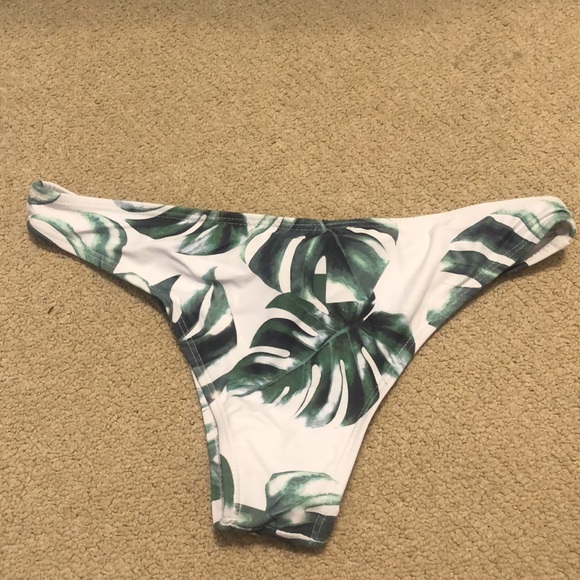 Tropical leaf bottoms - Picture 2 of 2